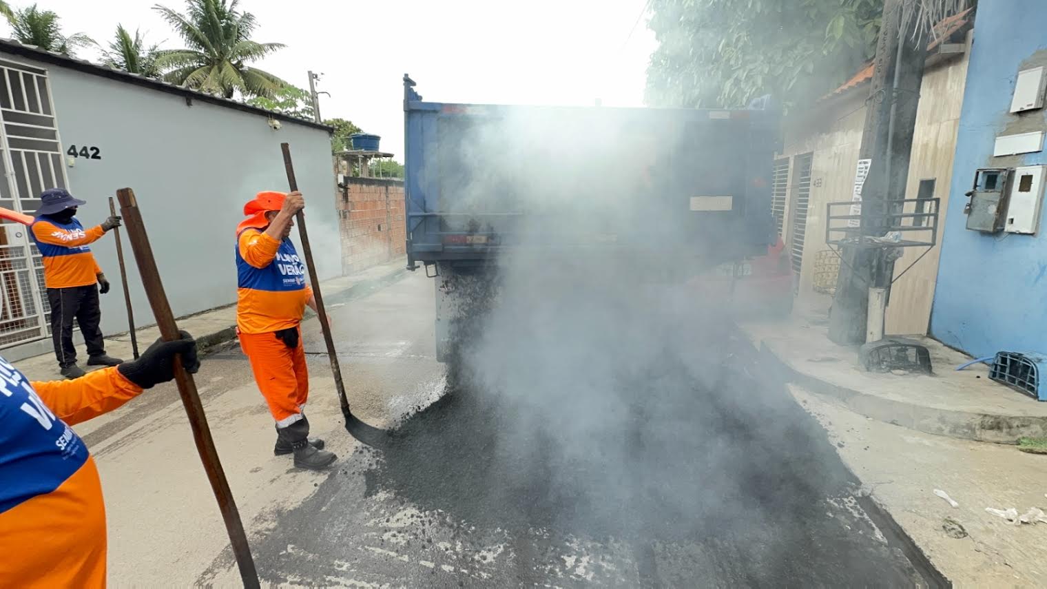 ‘Plano de Verão’ da Prefeitura de Manaus realiza reparo asfáltico em duas novas ruas do bairro Tarumã