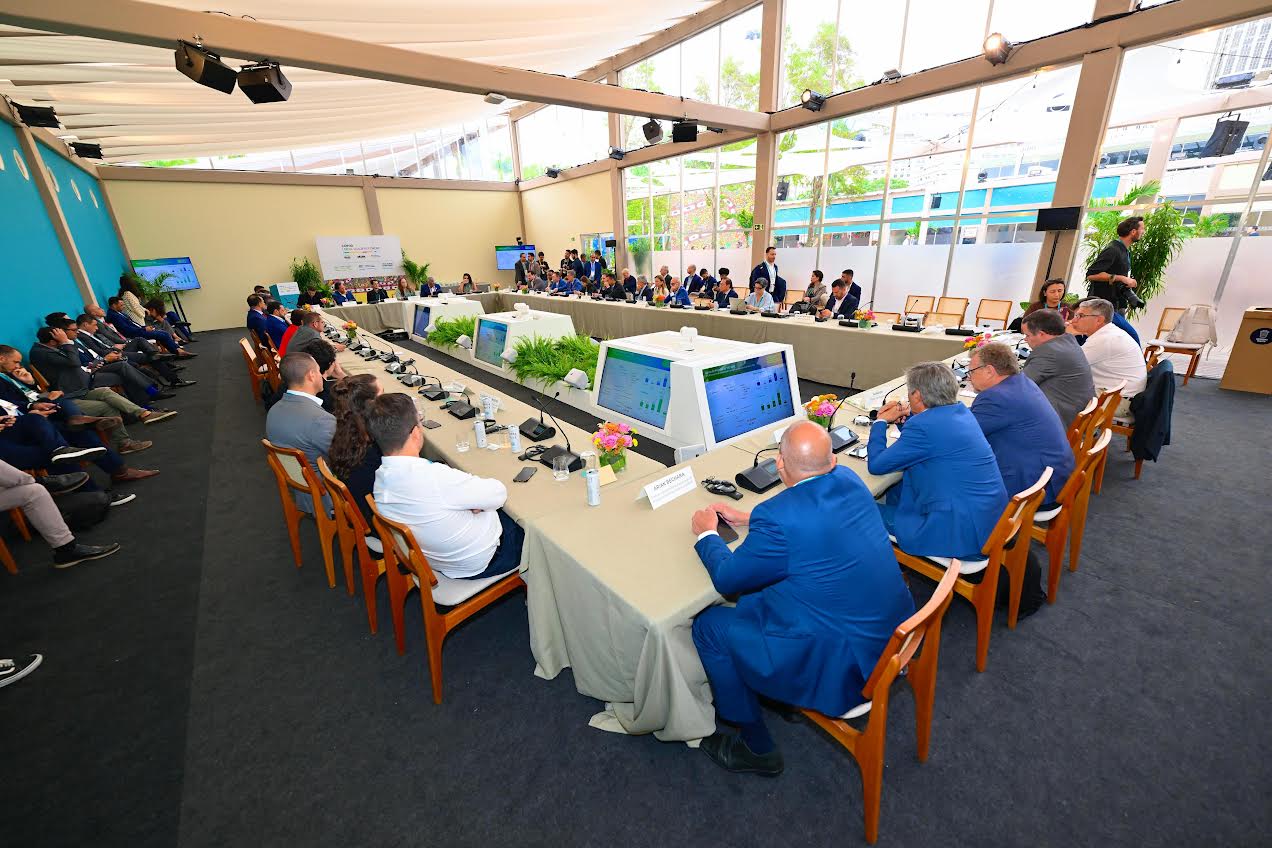 Manaus apresenta avanços em mobilidade sustentável durante painel do Ministério das Cidades e BNDES na FNP e C40