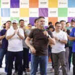 Prefeito David Almeida assina ordem de serviço para recapeamento do ramal da Fazenda da Esperança e vistoria avanço na requalificação viária da zona rural de Manaus