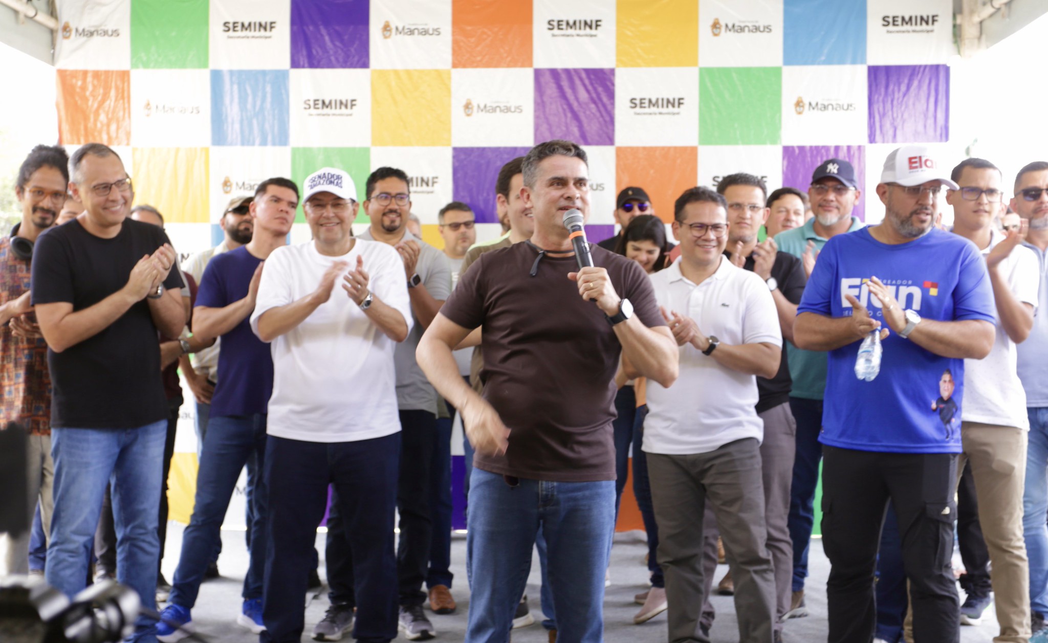 Prefeito David Almeida assina ordem de serviço para recapeamento do ramal da Fazenda da Esperança e vistoria avanço na requalificação viária da zona rural de Manaus