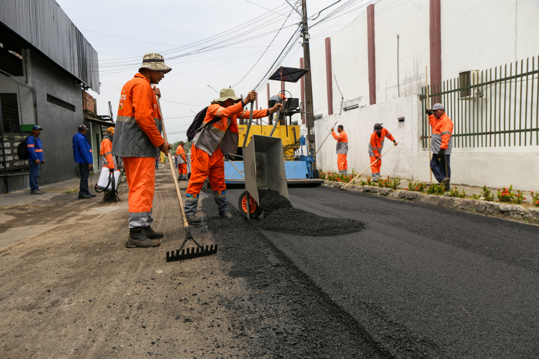 Prefeito David Almeida amplia maior programa de asfaltamento de Manaus e inicia 141 novas ruas na zona Norte, com apoio de emendas federais