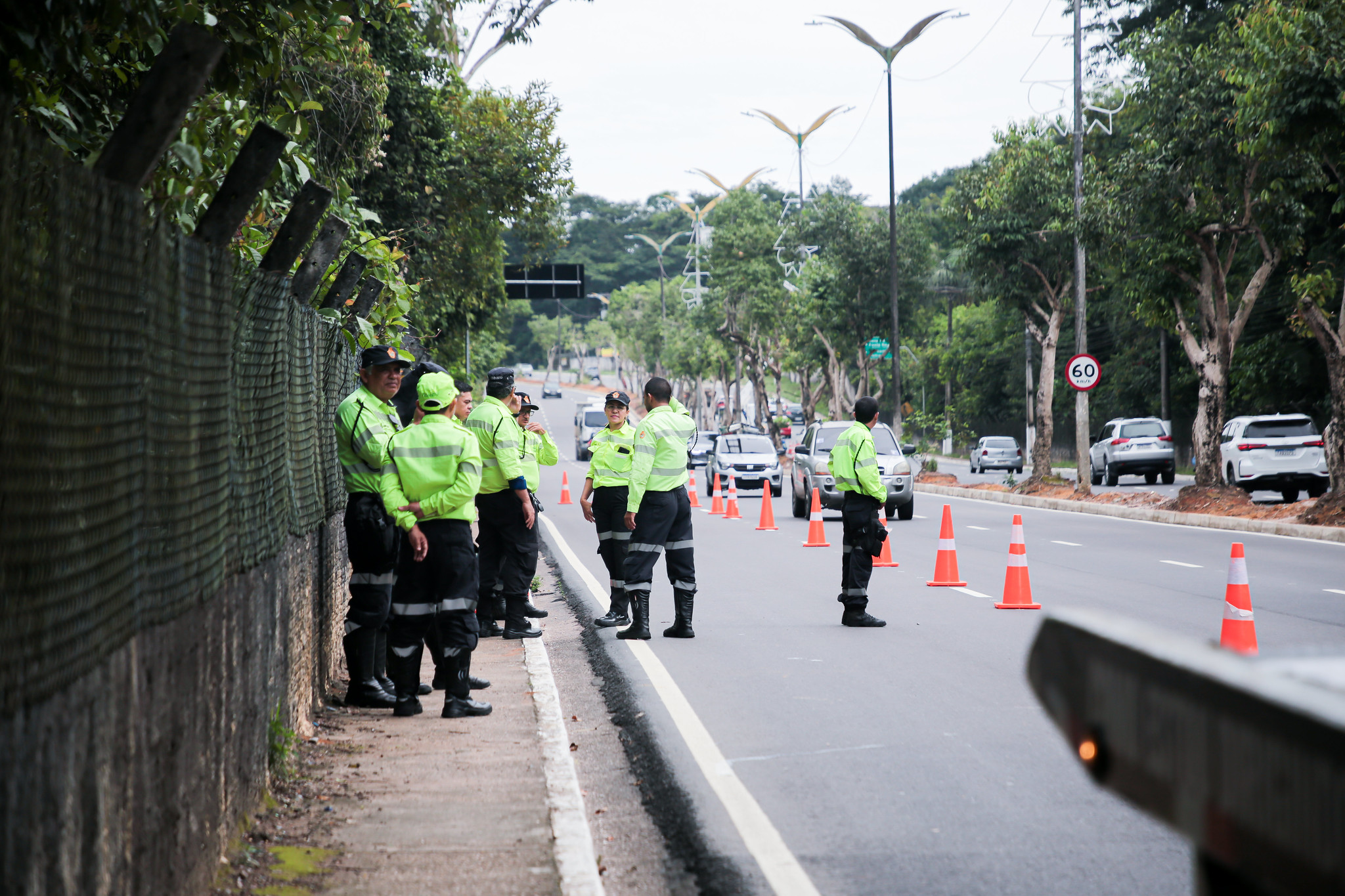 Prefeitura remove 14 veículos irregulares das ruas e garante mais segurança nas vias