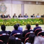 Presidente do TCE-AM compõe mesa de honra na cerimônia da Medalha da Ordem do Mérito Judiciário do TJAM