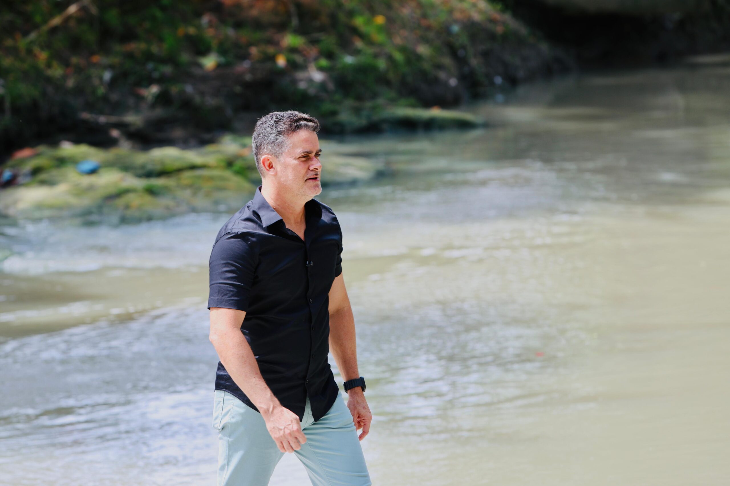 Prefeito David Almeida vai apresentar na COP 30 projeto das ecobarreiras que retêm 300 toneladas de lixo nos igarapés de Manaus