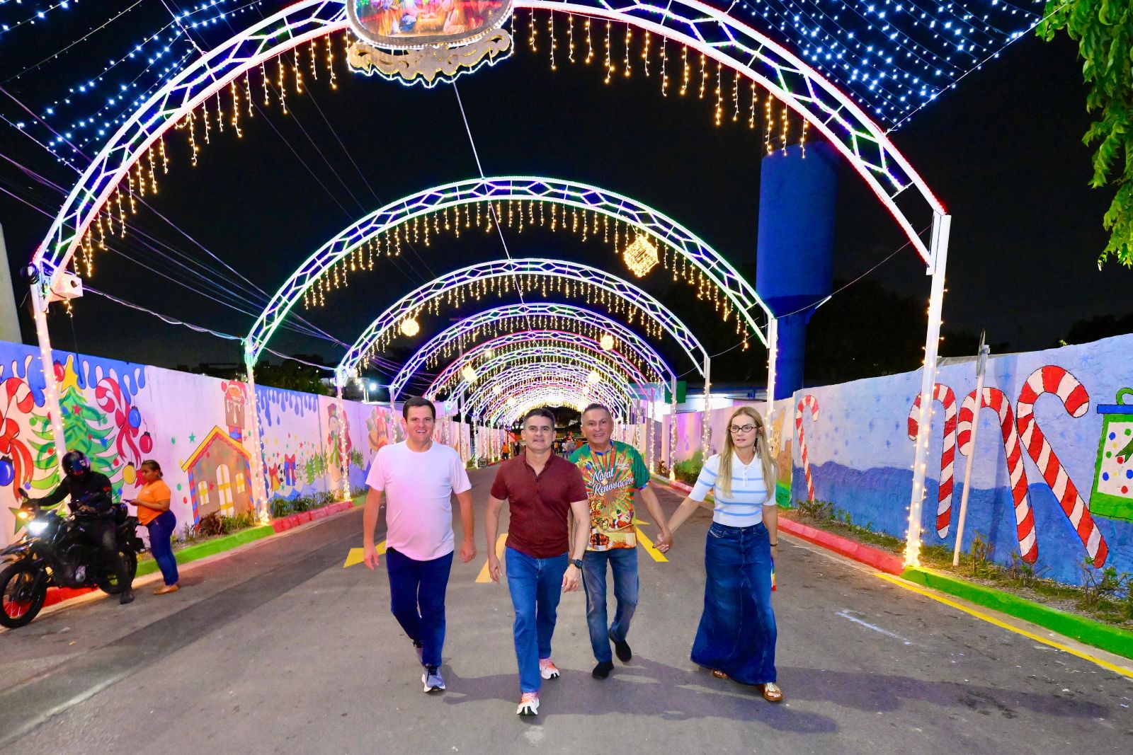 Prefeito David Almeida inaugura corredor natalino da Semulsp e reforça valorização dos servidores e da comunidade do bairro Compensa