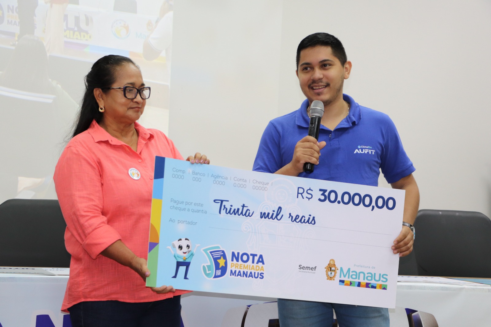 Prefeitura entrega mais R$ 200 mil em prêmios da ‘Nota Premiada Manaus’