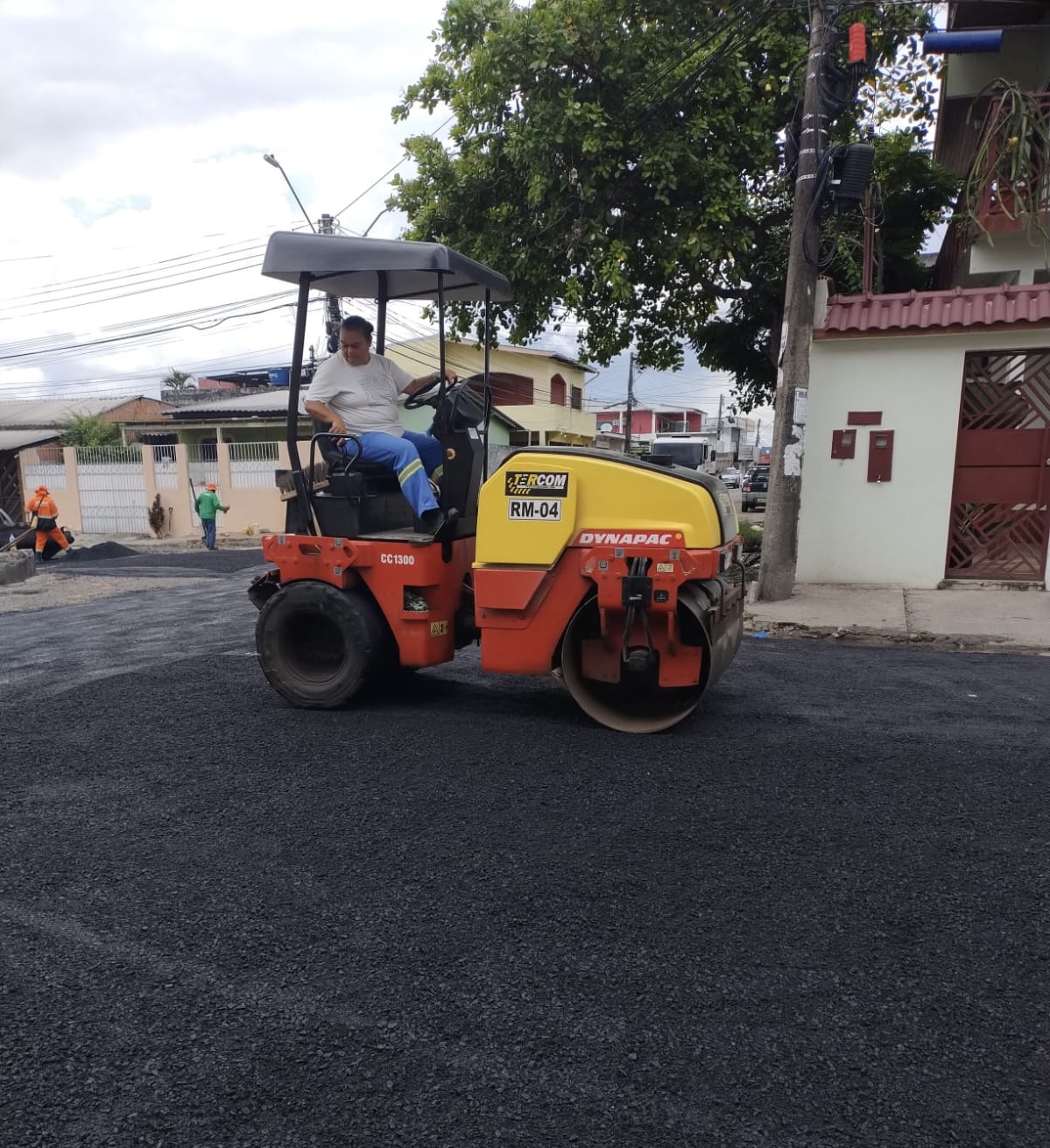 Prefeitura de Manaus melhora infraestrutura de via principal do conjunto Oswaldo Frota