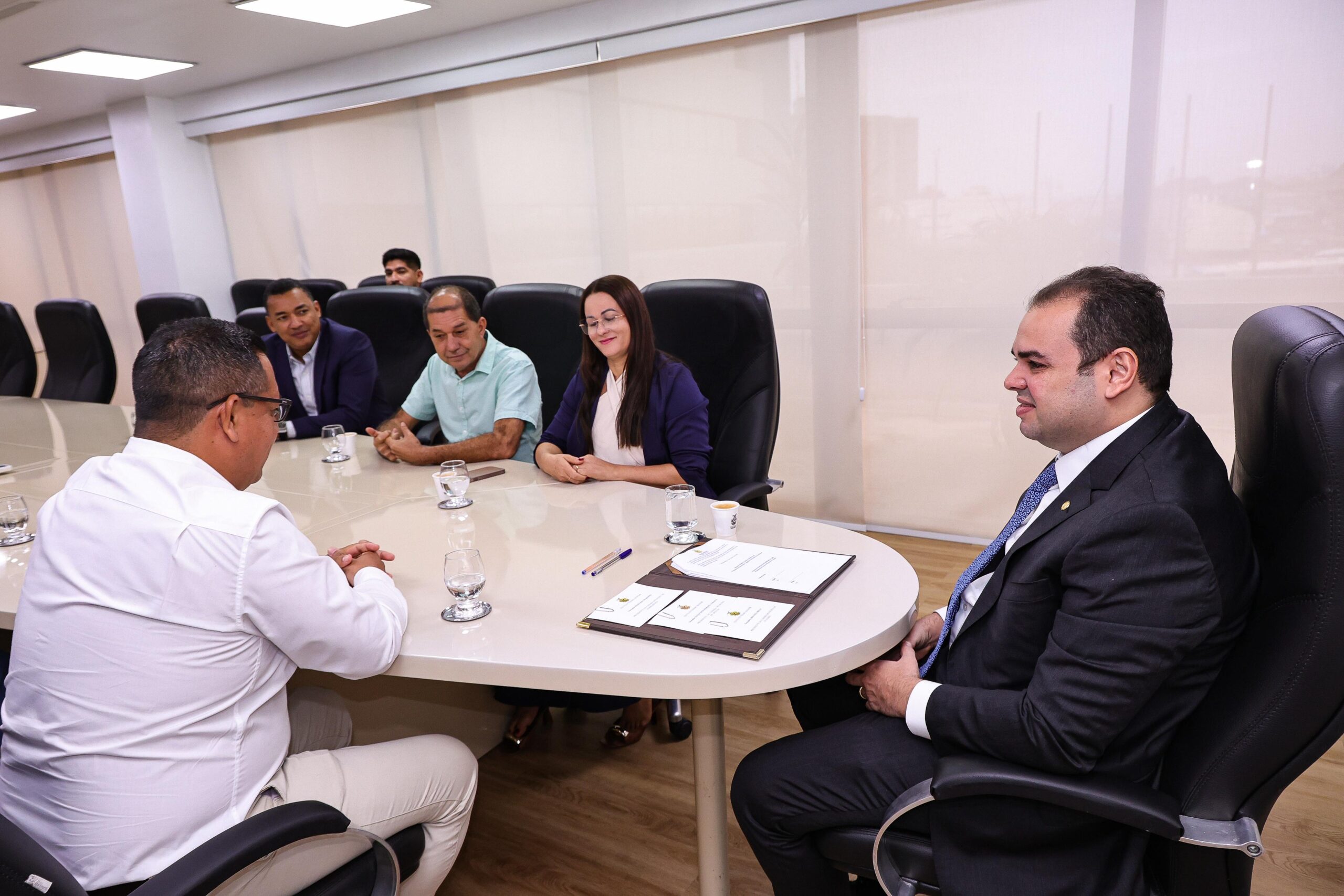 Presidente Roberto Cidade assina termos de cooperação técnica com Câmaras de Ipixuna, Guajará e Barreirinha para revisão de Leis Orgânicas e Regimentos Internos