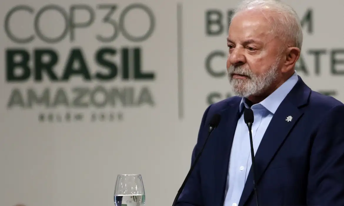 Presidente Lula diz que gasto com armas vai causar “apocalipse climático”
