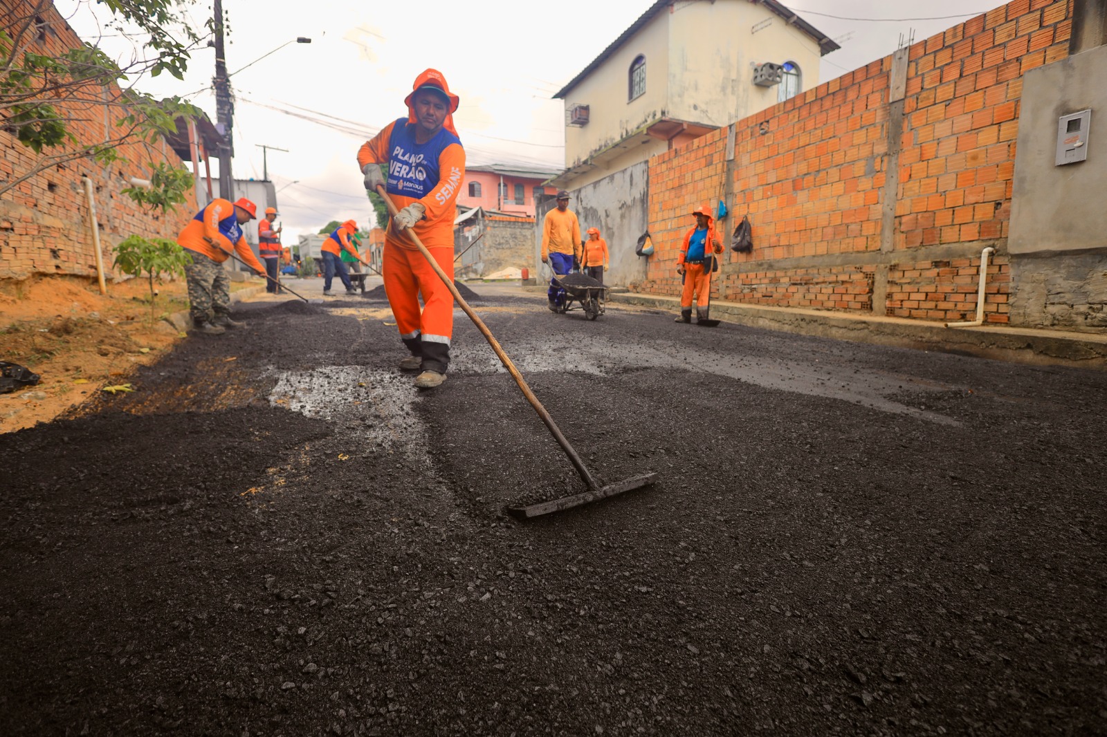 Prefeitura de Manaus avança com o ‘Plano de Verão’ na zona Leste durante plantão no fim de semana