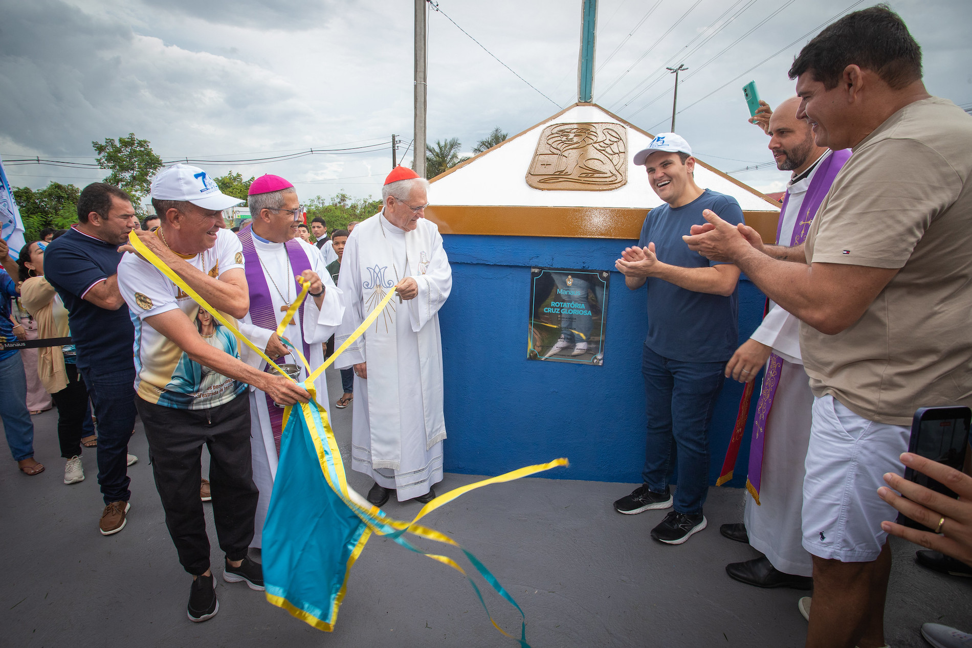 Vice-prefeito Renato Junior entrega área comunitária restaurada e inaugura Cruz Gloriosa no Colônia Antônio Aleixo