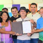 Prefeito David Almeida assina ordem de serviço para pavimentação do ramal Água Branca 2 e consolida maior ciclo de investimentos da história na zona rural de Manaus