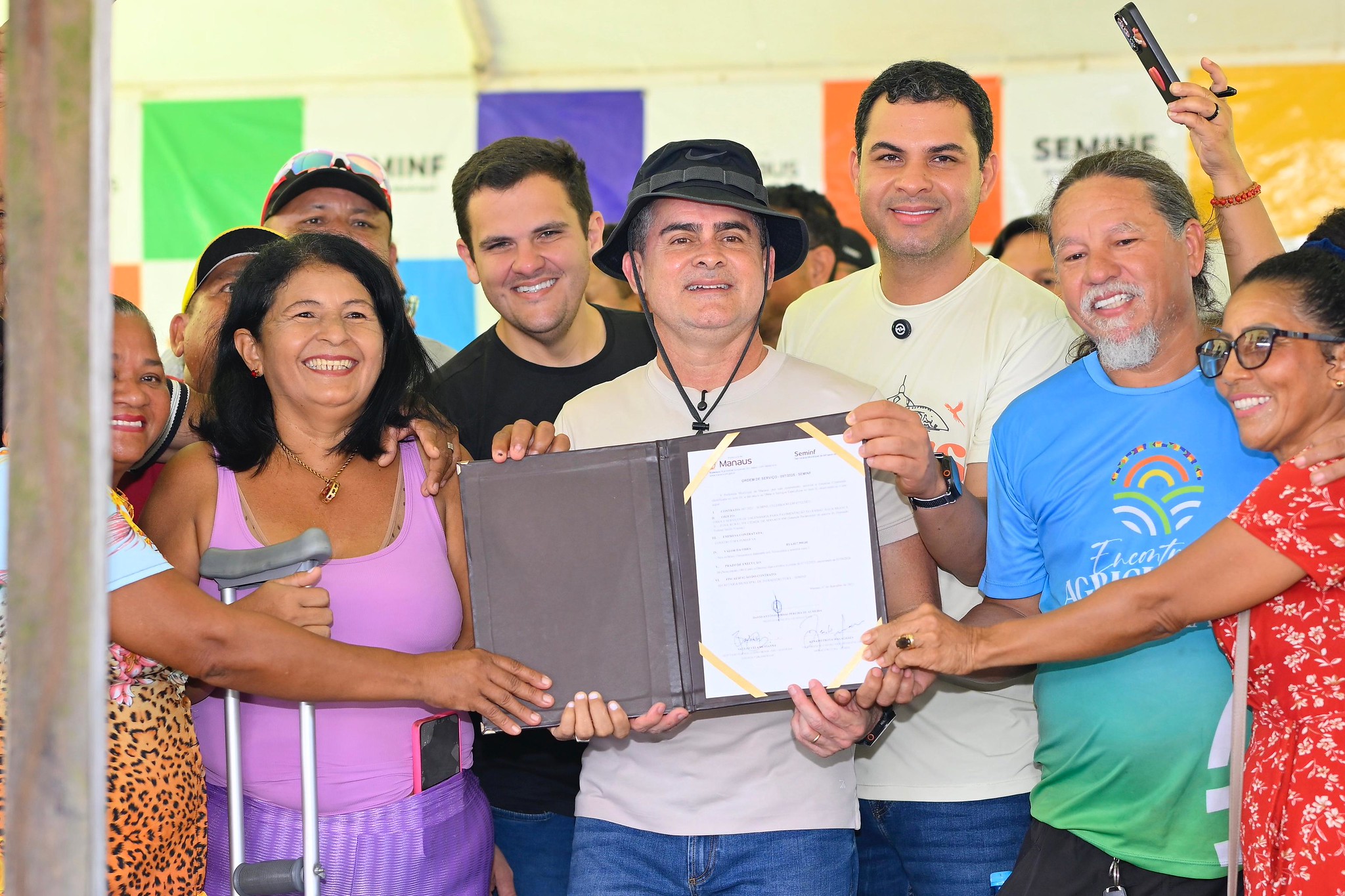 Prefeito David Almeida assina ordem de serviço para pavimentação do ramal Água Branca 2 e consolida maior ciclo de investimentos da história na zona rural de Manaus