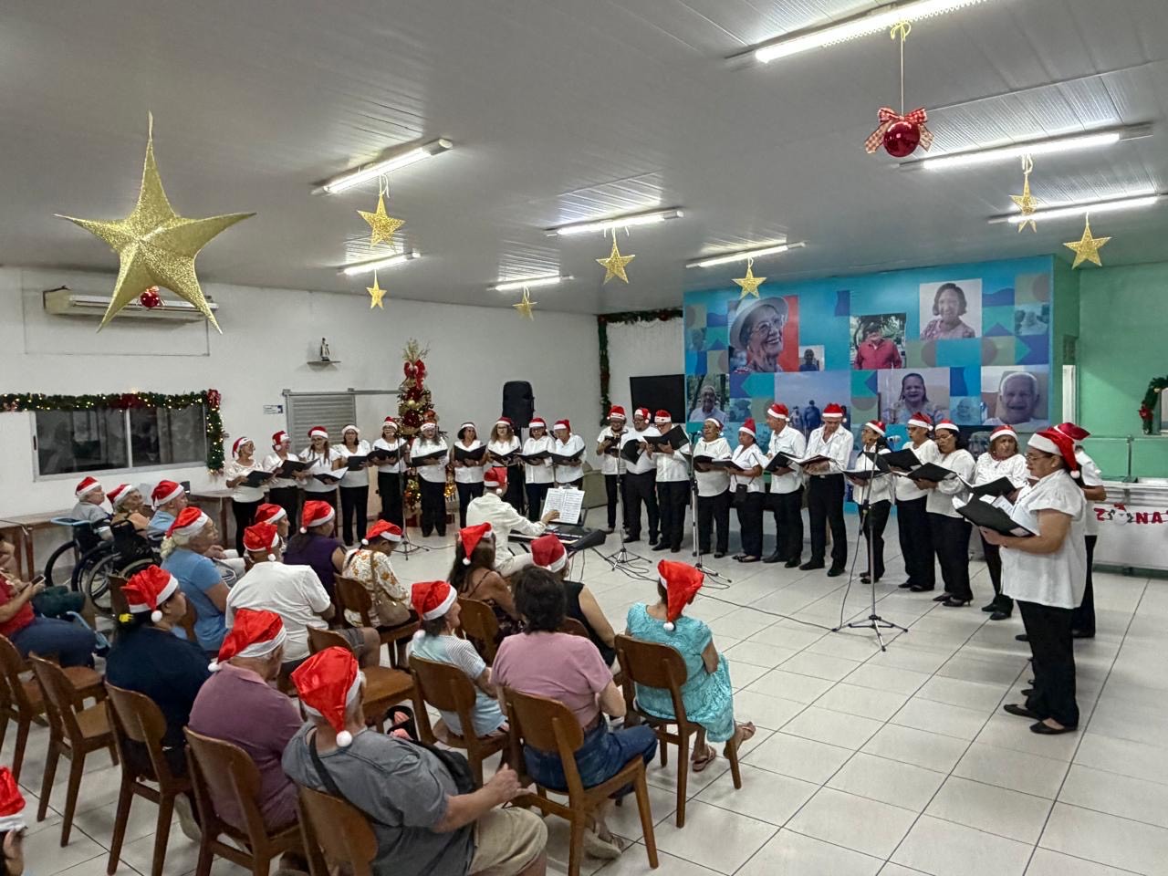 Emoção e música marcam noite de Natal para idosos da Fundação Dr. Thomas