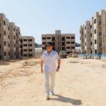 Prefeito David Almeida vistoria habitacionais com 98% de avanço e anuncia entrega de 576 moradias semimobiliadas e com documentação completa