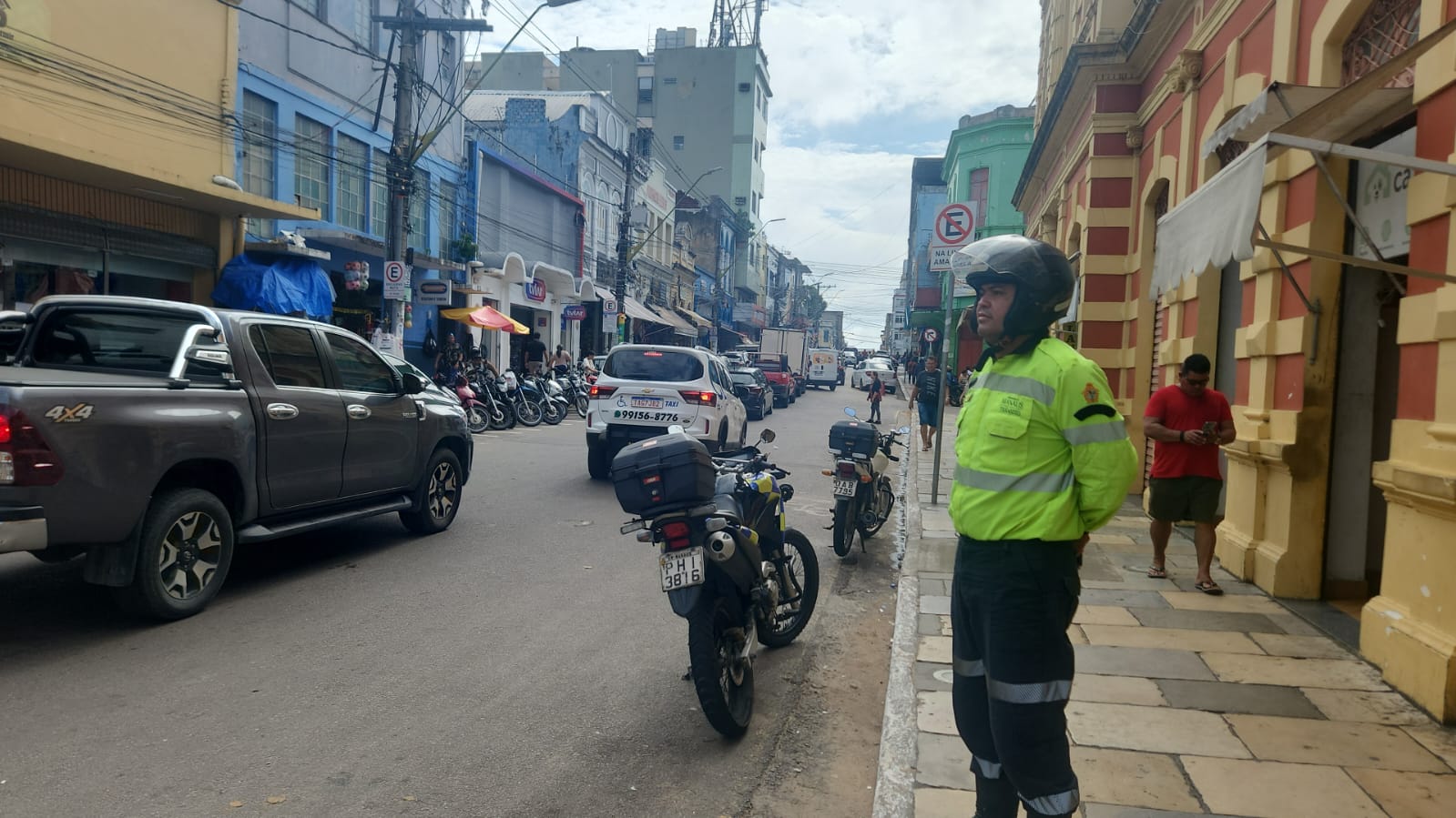 Prefeitura de Manaus intensifica operação ‘Natal’ e autua 31 motoristas por estacionamento irregular na zona Norte