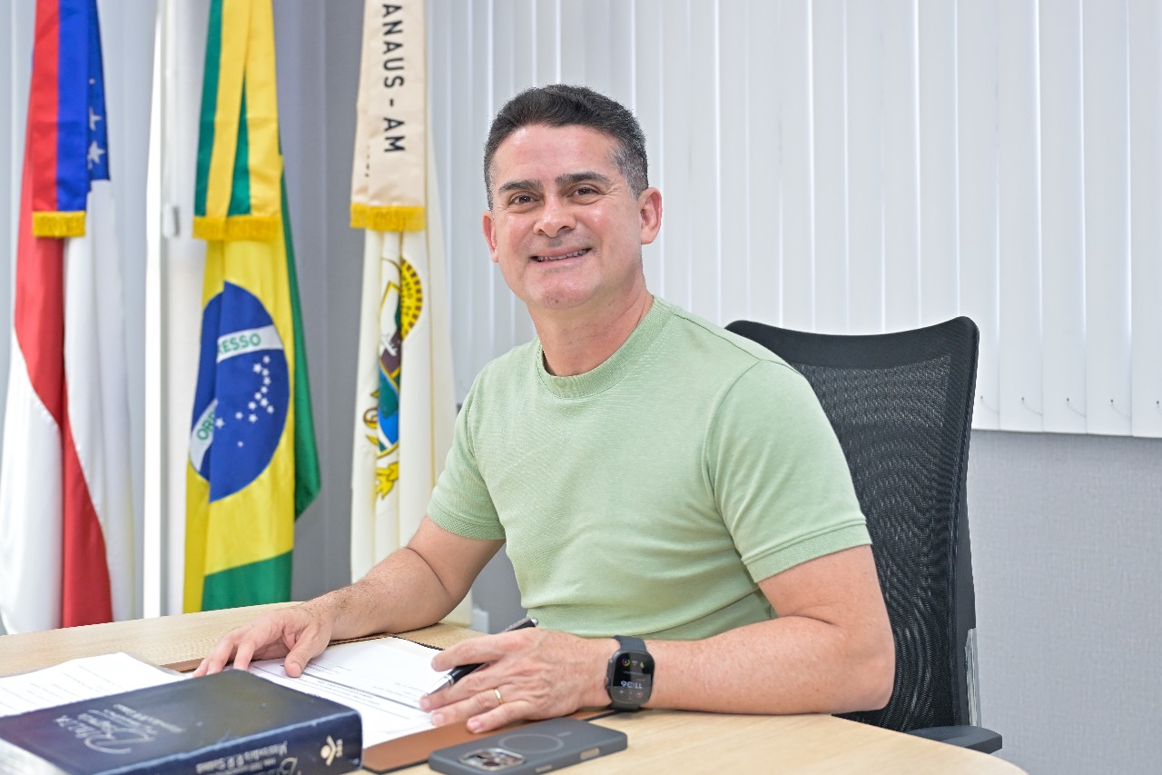 Prefeito David Almeida sanciona edital e abre inscrições para cadastro do programa ‘Ração do meu pet’