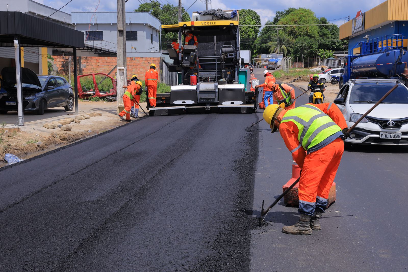 Prefeitura de Manaus intensifica serviço de recapeamento na comunidade Parque das Tribos