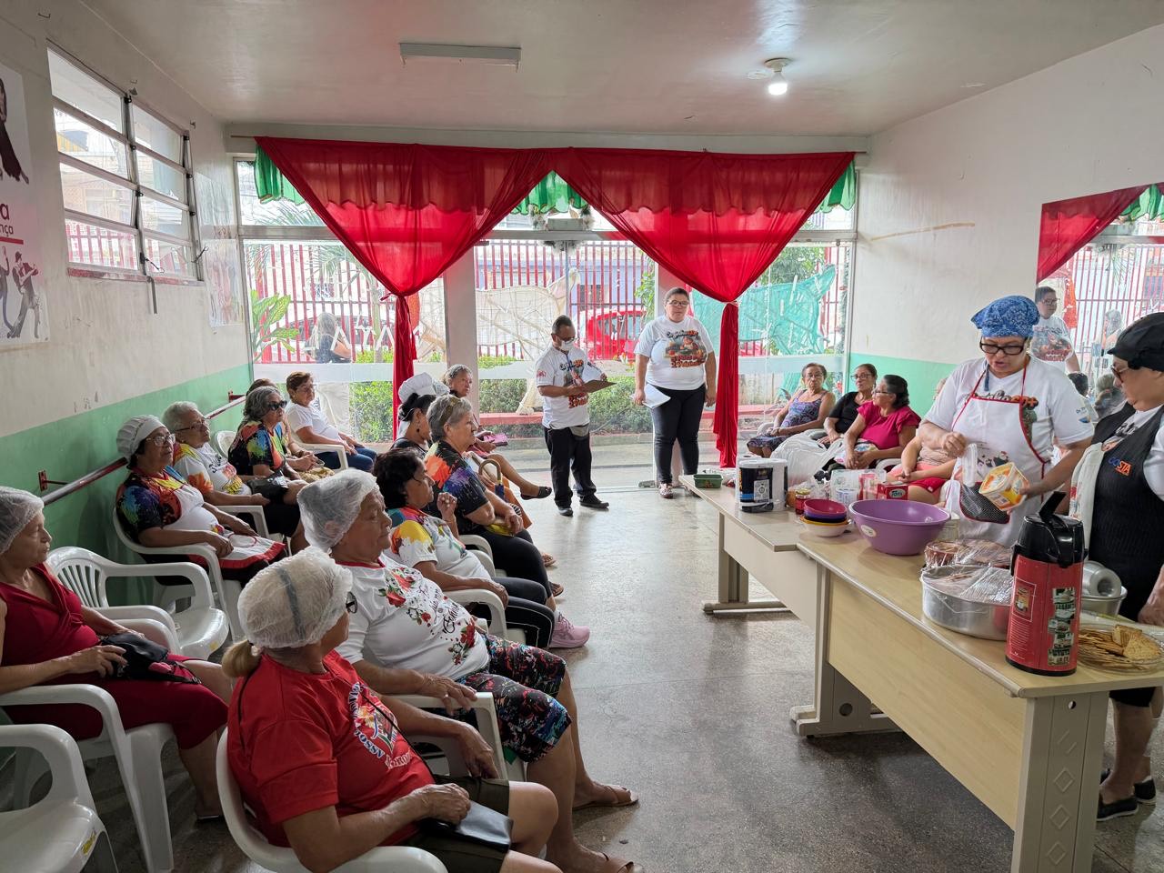 Prefeitura de Manaus promove oficina culinária que incentiva geração de renda entre pessoas idosas