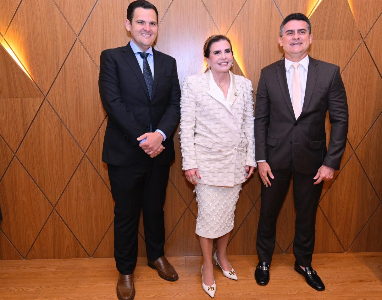 Prefeito David Almeida prestigia posse do novo Corpo Diretivo do TCE-AM e parabeniza conselheira Yara Amazônia Lins por recondução histórica