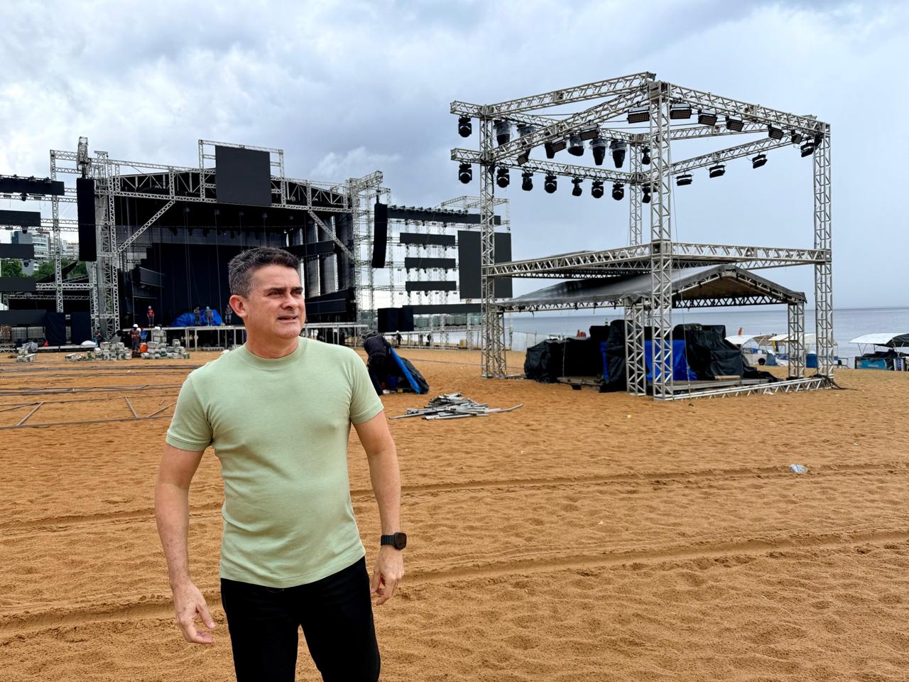 Prefeito David Almeida acompanha montagem final do ‘Réveillon Manaus 2026’ e destaca megaestrutura com três grandes palcos na virada do ano
