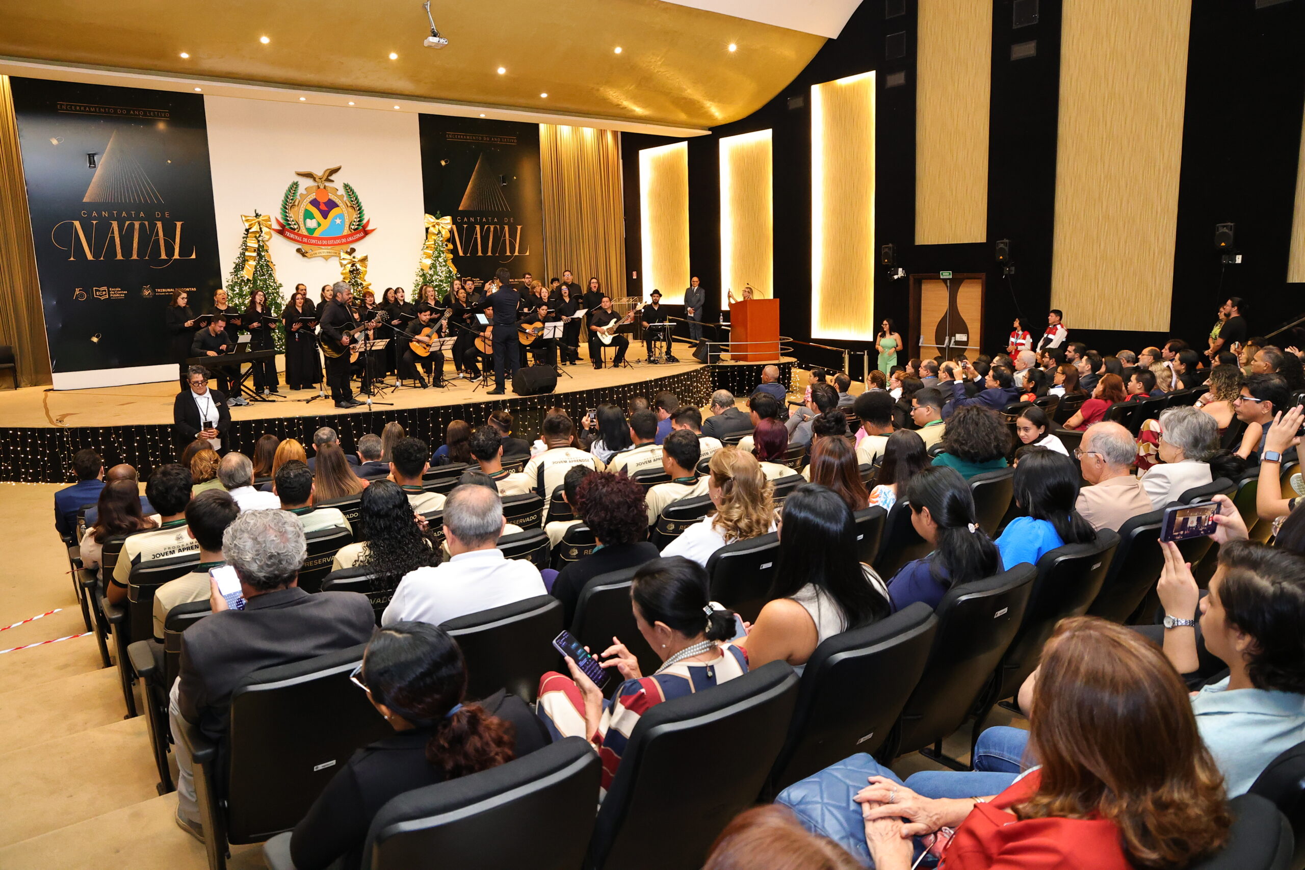 Cantata de Natal no TCE-AM marca encerramento do ano letivo da Escola de Contas Públicas