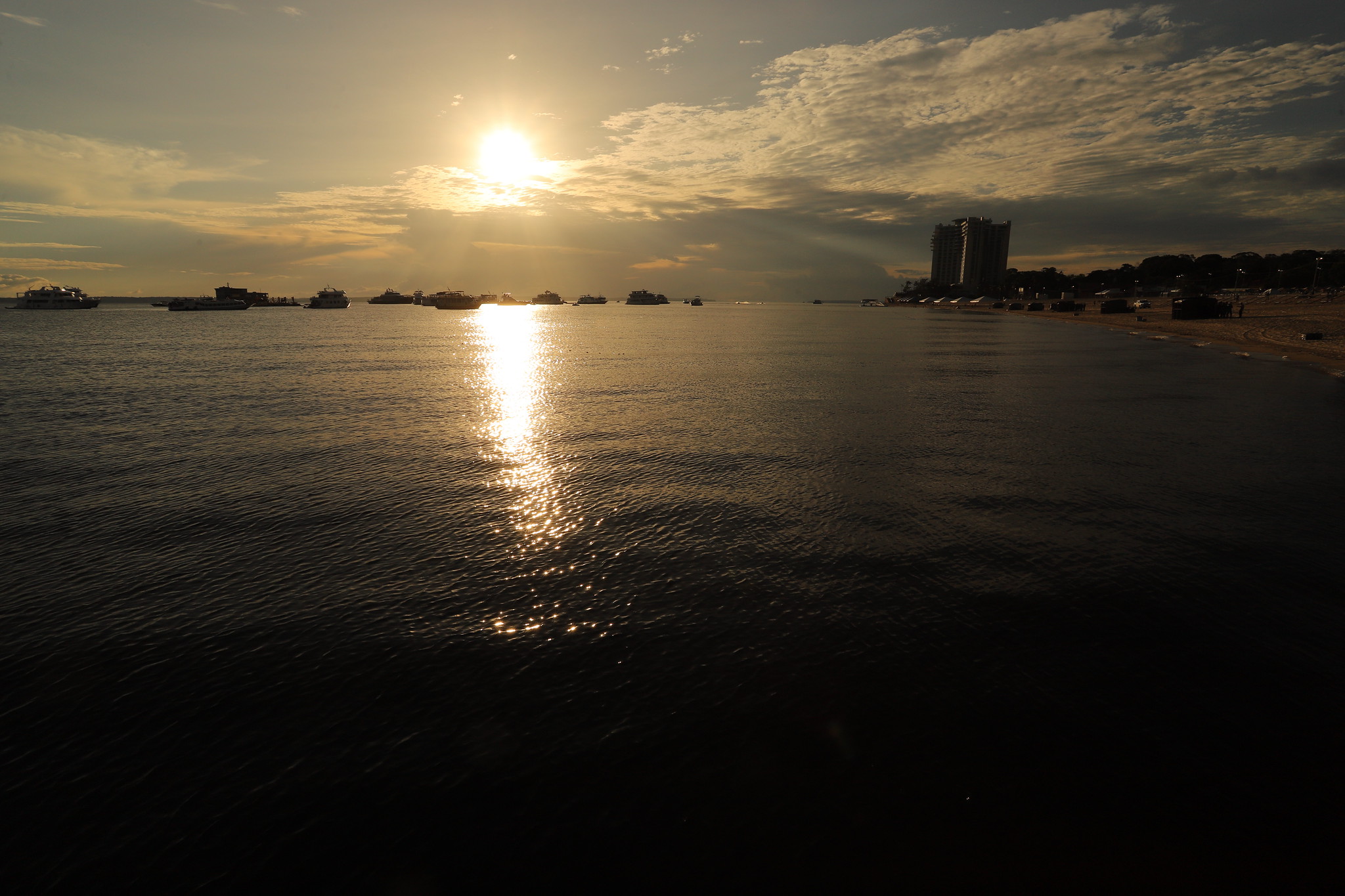 ‘Réveillon Manaus 2026’ reúne multidões e prefeito David Almeida destaca sucesso na geração de emprego e inclusão social