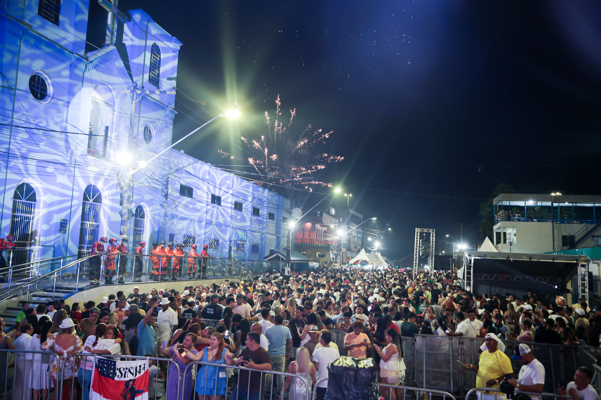 Manaus celebra a chegada de 2026 na orla do Amarelinho com shows de Klessinha, Uendel Pinheiro e Guto Lima