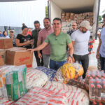 Prefeito David Almeida coordena megaoperação logística na Amazônia para garantir merenda escolar a 48 escolas ribeirinhas