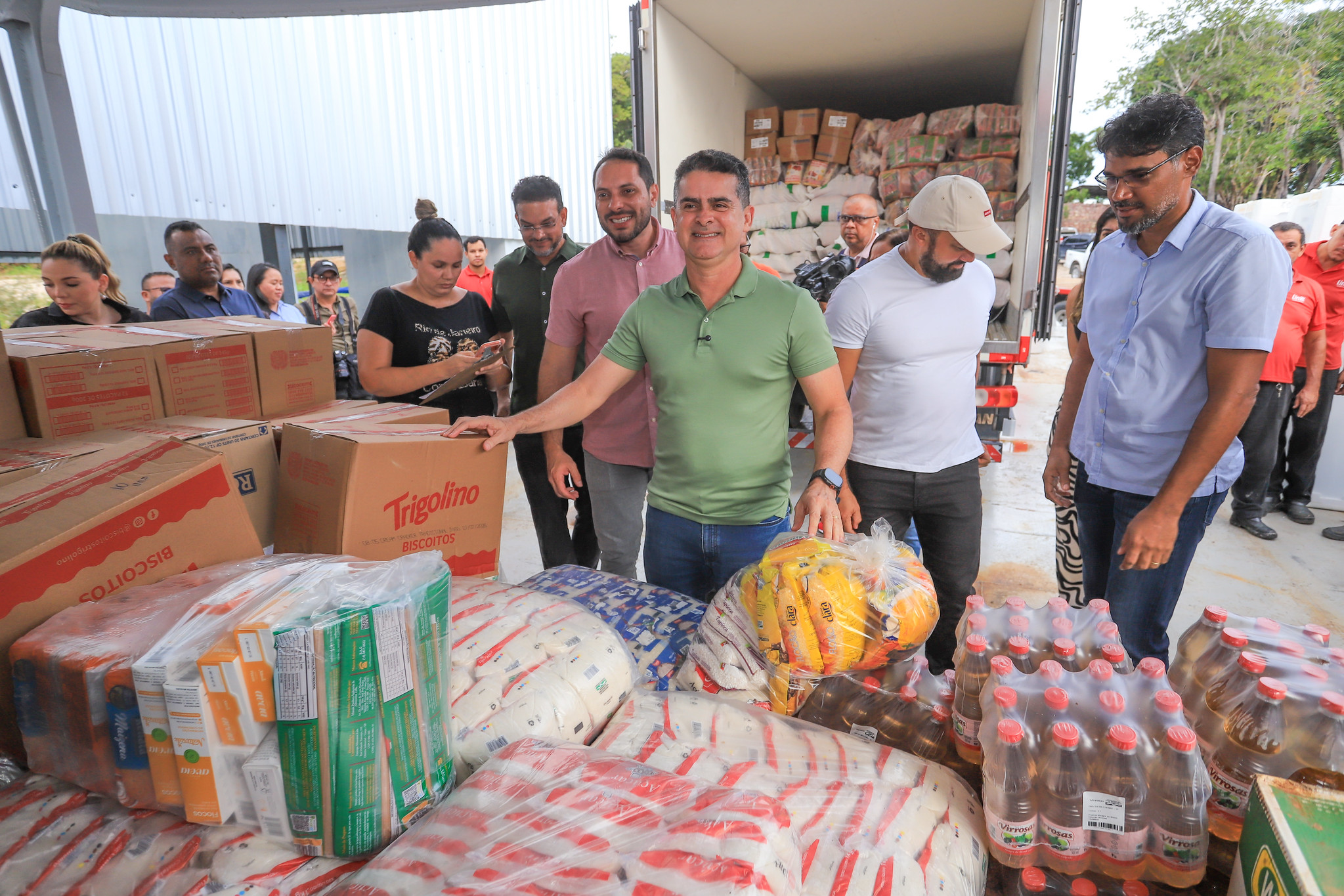 Prefeito David Almeida coordena megaoperação logística na Amazônia para garantir merenda escolar a 48 escolas ribeirinhas