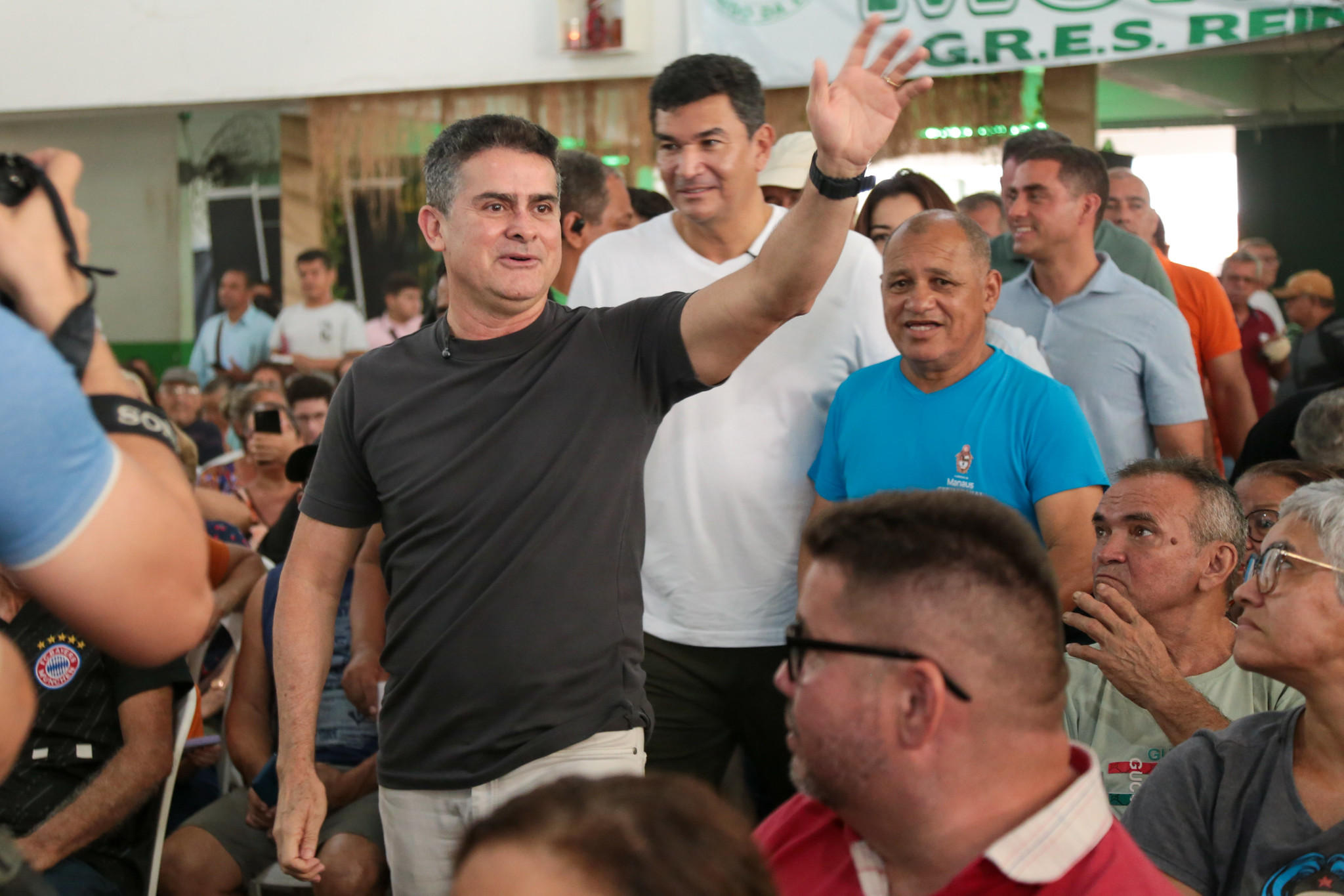 Prefeito David Almeida entrega 750 registros de imóveis no São Lázaro e encerra espera histórica de mais de 70 anos na zona Sul de Manaus