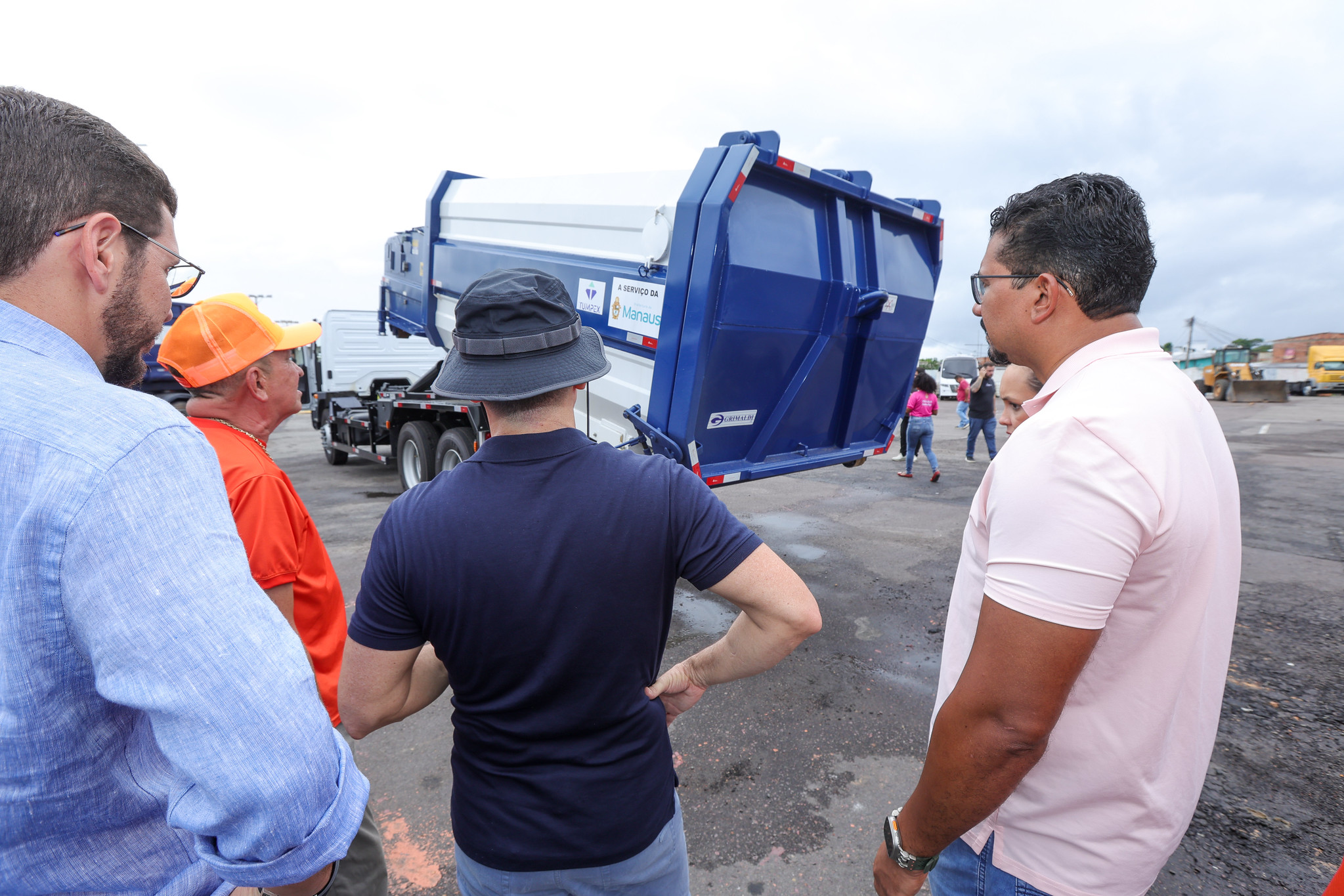 Prefeito David Almeida entrega equipamentos inéditos para coleta de resíduos orgânicos e consolida política ambiental estruturante em Manaus