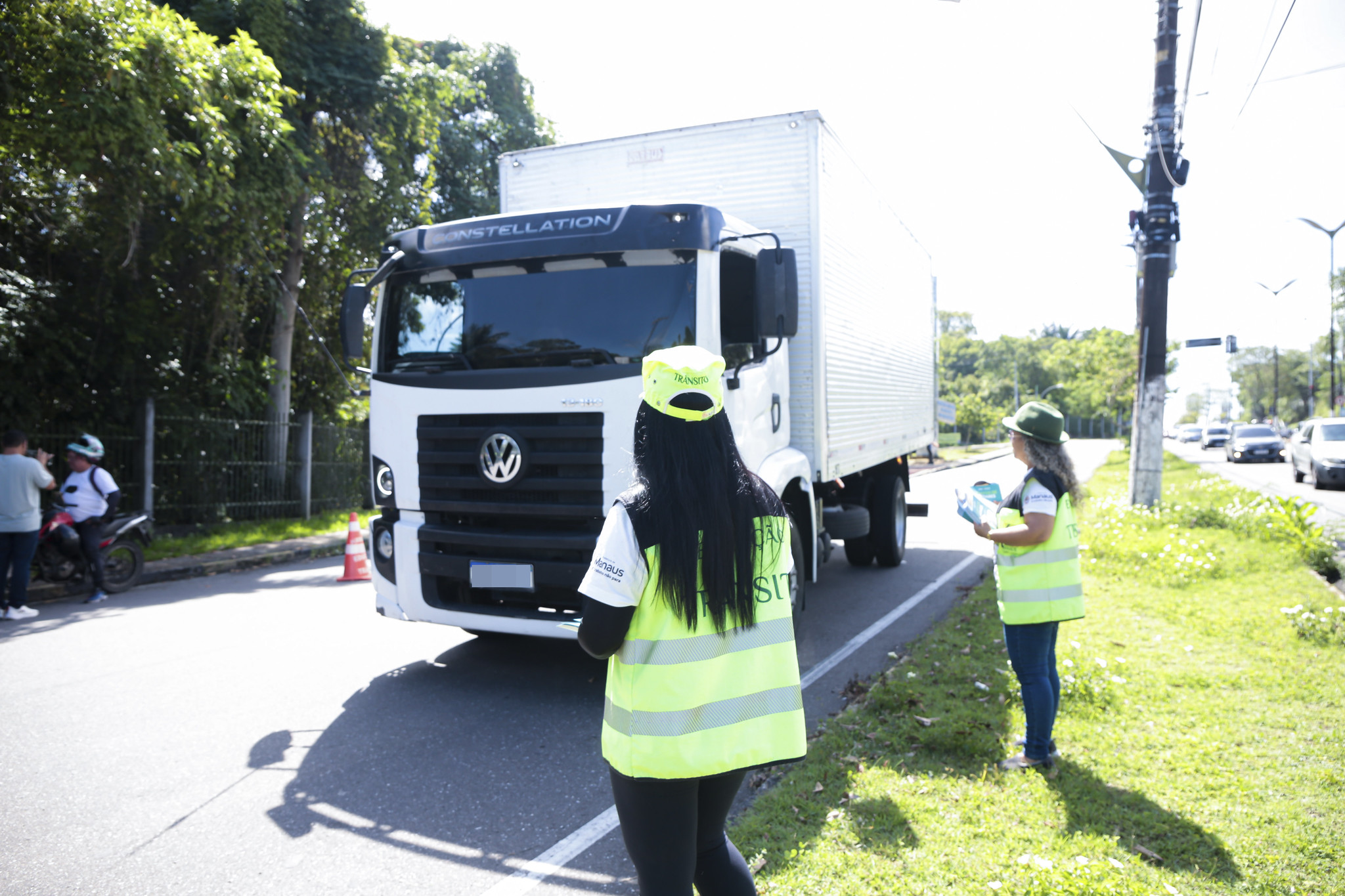 Manaus recebe tecnologia inédita de detector de eixo e prefeitura intensifica orientação sobre novos radares