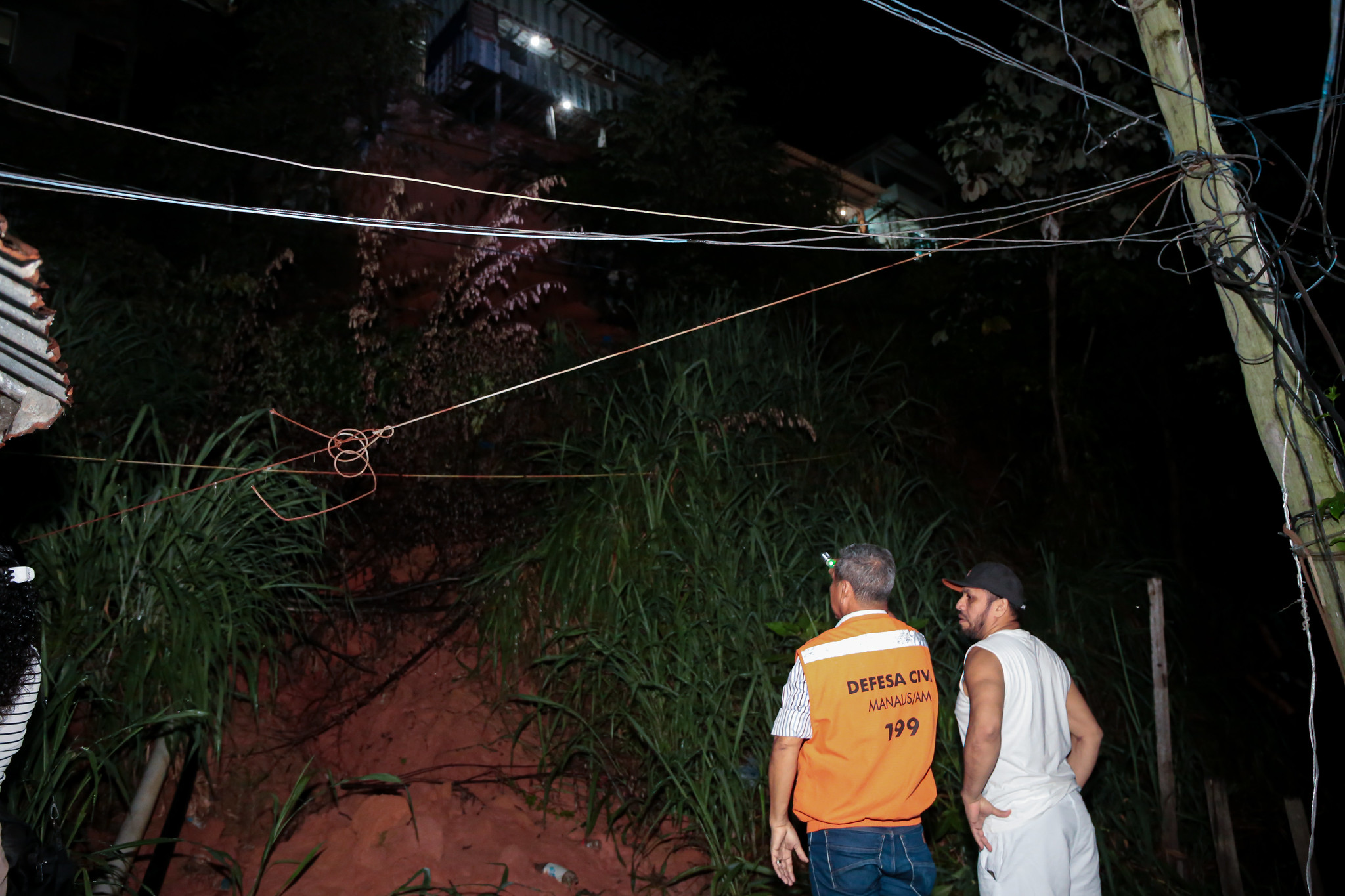 Equipes da Prefeitura de Manaus vão às ruas atender ocorrências das chuvas desta sexta