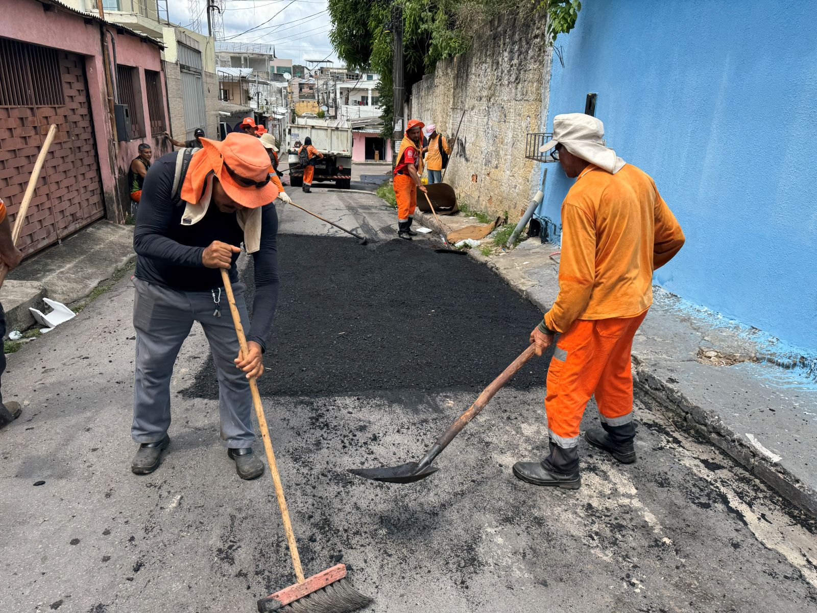 Prefeitura de Manaus intensifica manutenção asfáltica no bairro Raiz e garante mais mobilidade à zona Sul