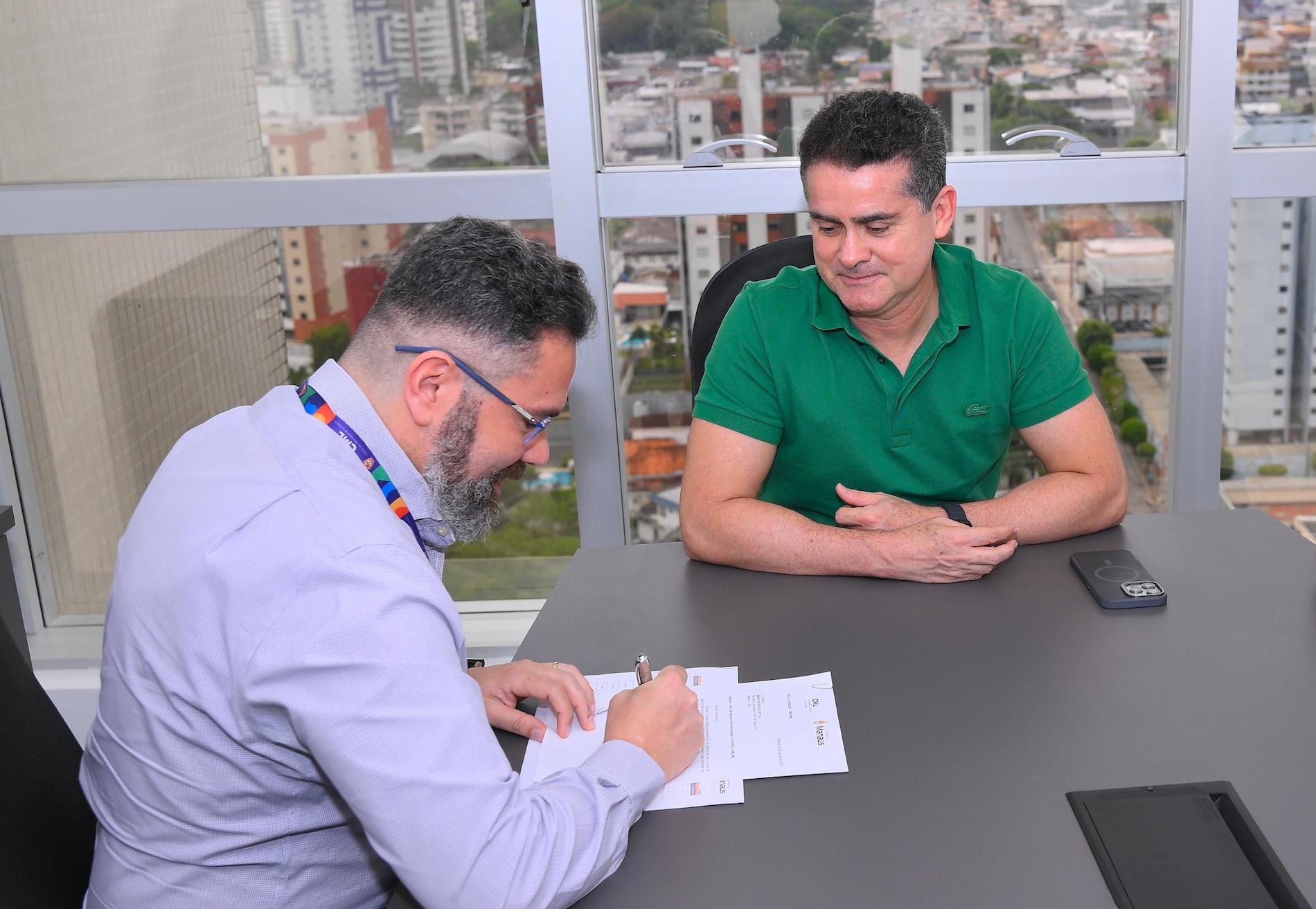 Prefeito David Almeida consolida modelo de licitações e garante economia histórica de R$ 2,4 bilhões em Manaus