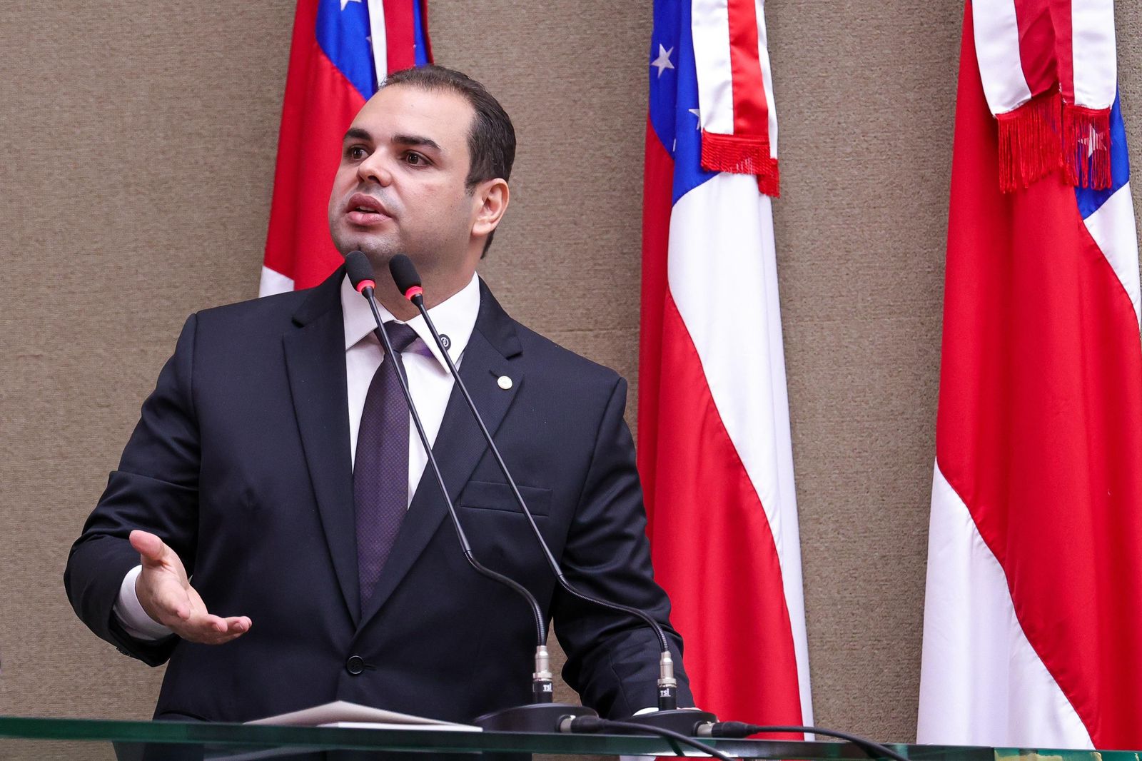 Atento ao orçamento das famílias, Roberto Cidade propõe proteção contra práticas financeiras abusivas