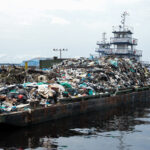 Prefeitura de Manaus realiza primeira operação de transbordo do lixo retirado da orla em 2026