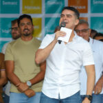 David Almeida entrega nova feira do Mundo Novo e anuncia implantação do cinturão produtivo do café em Manaus