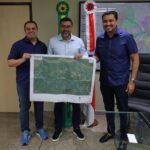 Roberto Cidade reforça compromisso com Autazes em assinatura de contrato de recuperação de trecho da AM-254