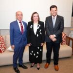 Prefeito em exercício Renato Junior assina termo de compromisso do programa inédito de educação do TCE-AM