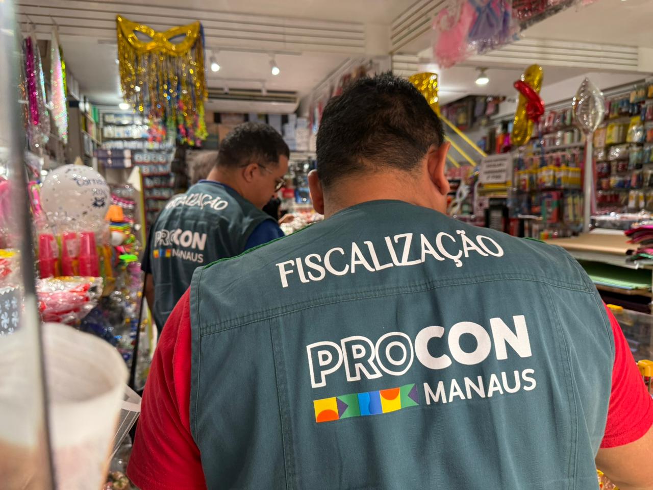 Procon Manaus apreende mais de 1,4 mil produtos irregulares durante operação de Carnaval