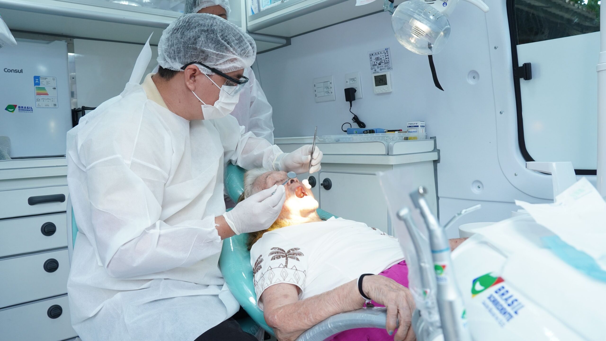 Unidade odontológica móvel da prefeitura atende 215 usuários na Fundação Dr. Thomas