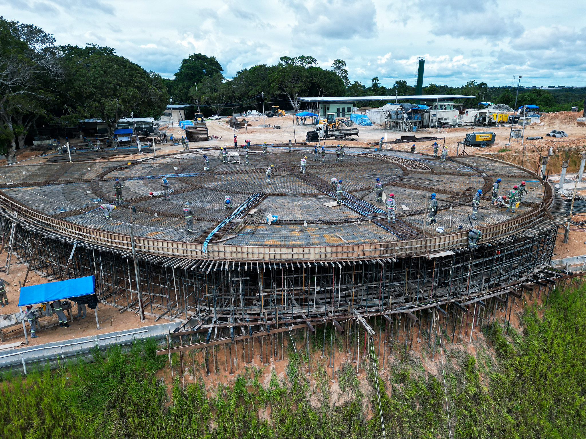 Prefeitura avança com estabilização do talude e concretagem da oca no parque Encontro das Águas Rosa Almeida