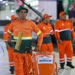 Prefeitura de Manaus recolhe mais de 35 toneladas de lixo no sambódromo durante os desfiles do Carnaval 2026