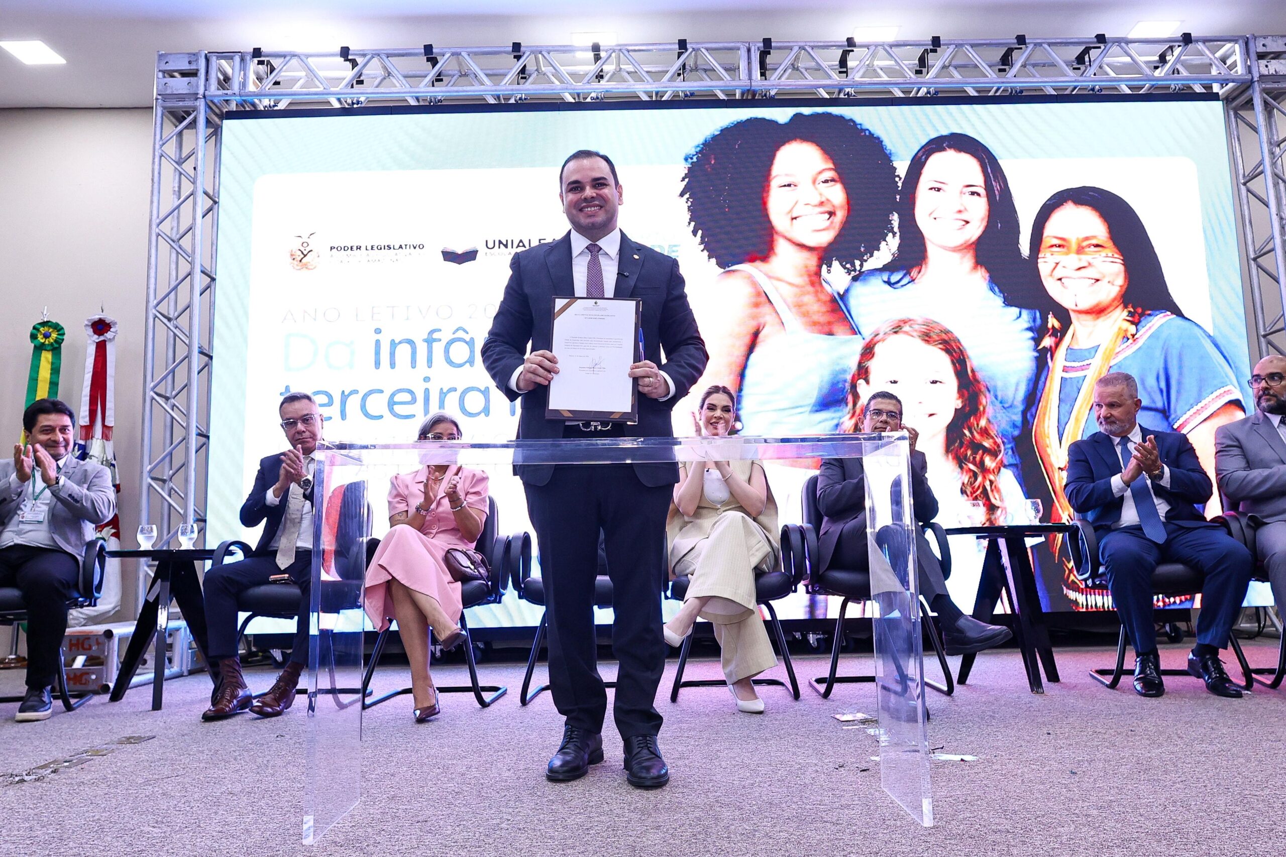 Presidente Roberto Cidade inicia processo de regulamentação da Escola do Legislativo, no Conselho de Educação, para ofertar cursos de pós-graduação