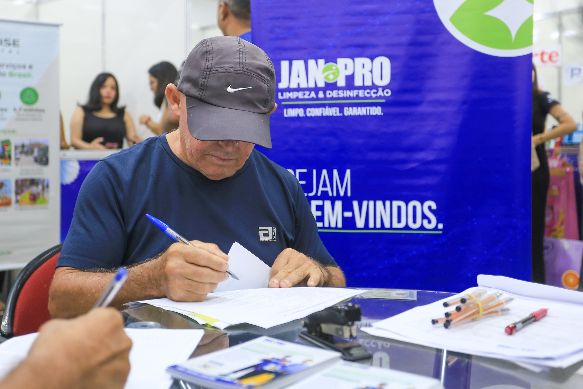 ‘Megafeirão’ da prefeitura reúne grandes empresas com 2 mil vagas de emprego em Manaus