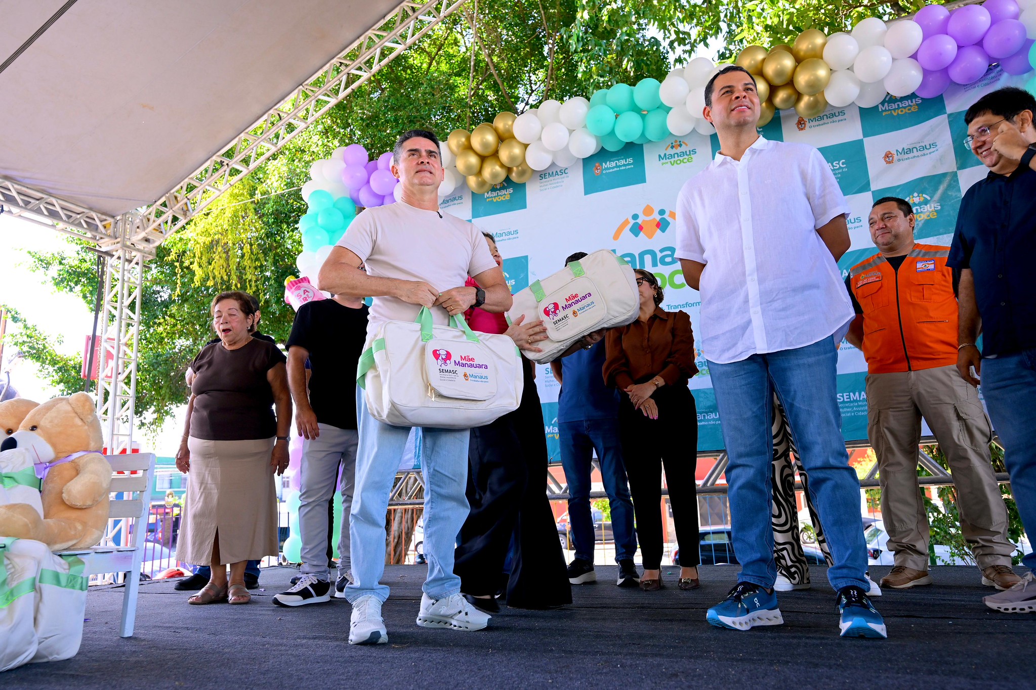 Prefeito David Almeida entrega mais 400 kits do programa ‘Mãe Manauara’ e consolida política de cuidado familiar desde o pré-natal