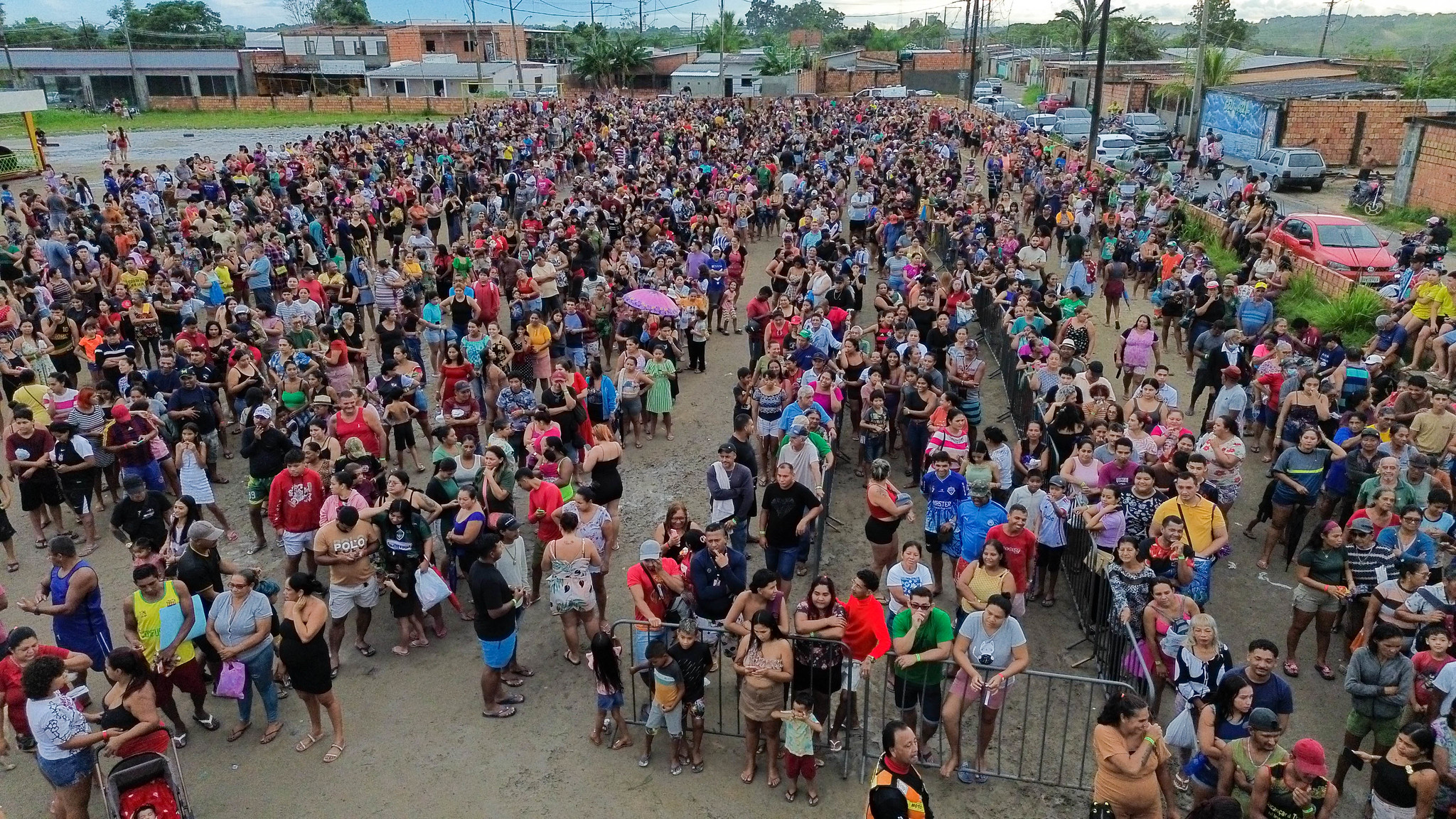 Prefeitura de Manaus realiza entrega de mais de 10 toneladas de tambaqui para 3 mil pessoas no bairro Colônia Antônio Aleixo