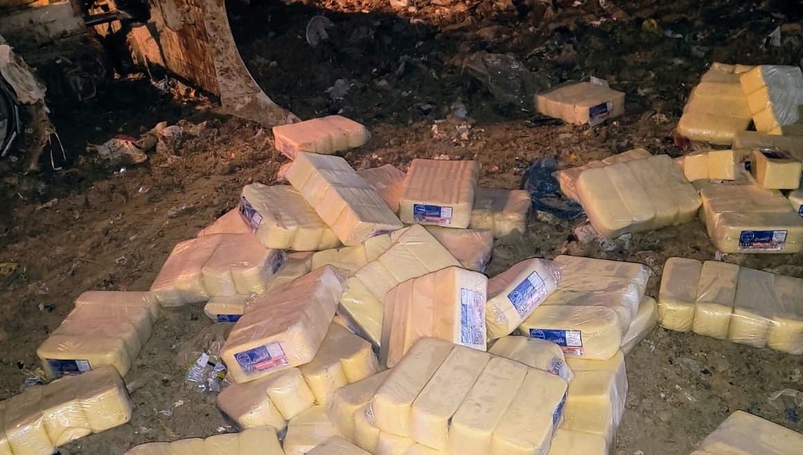 Visa Manaus apreende duas toneladas de queijo vencido em comércio na zona Centro-Oeste da cidade